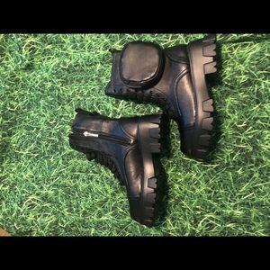 Combat Boots with  1 Purse